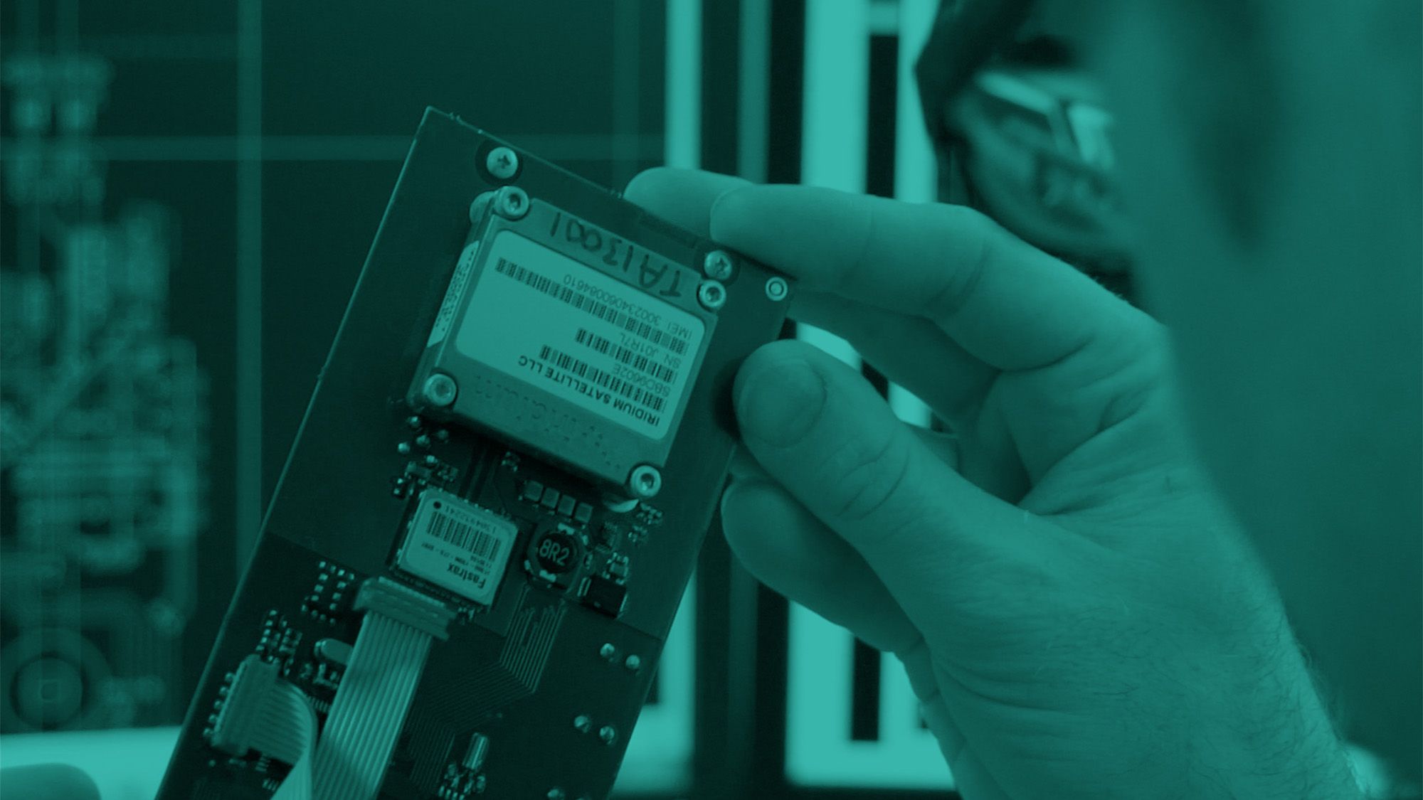 demcon-electronics-pgb-hand-banner