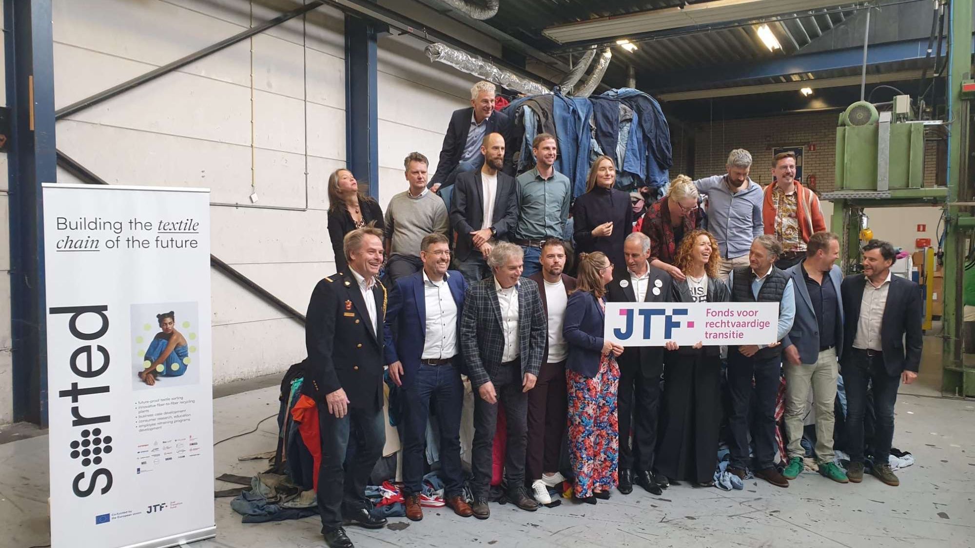 DIS consortium group photo (2)