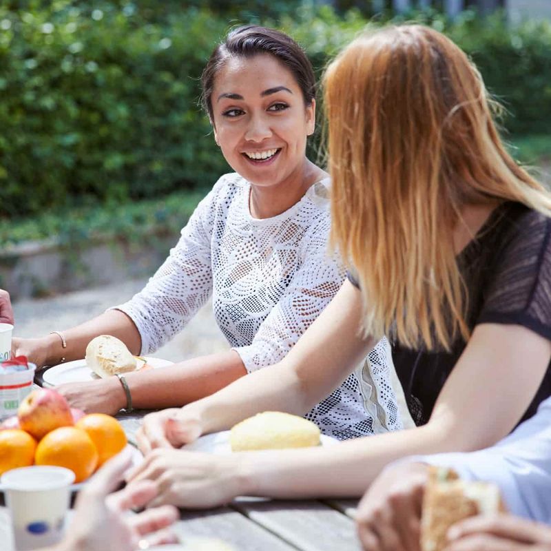 demcon-healthy-lunch-outside