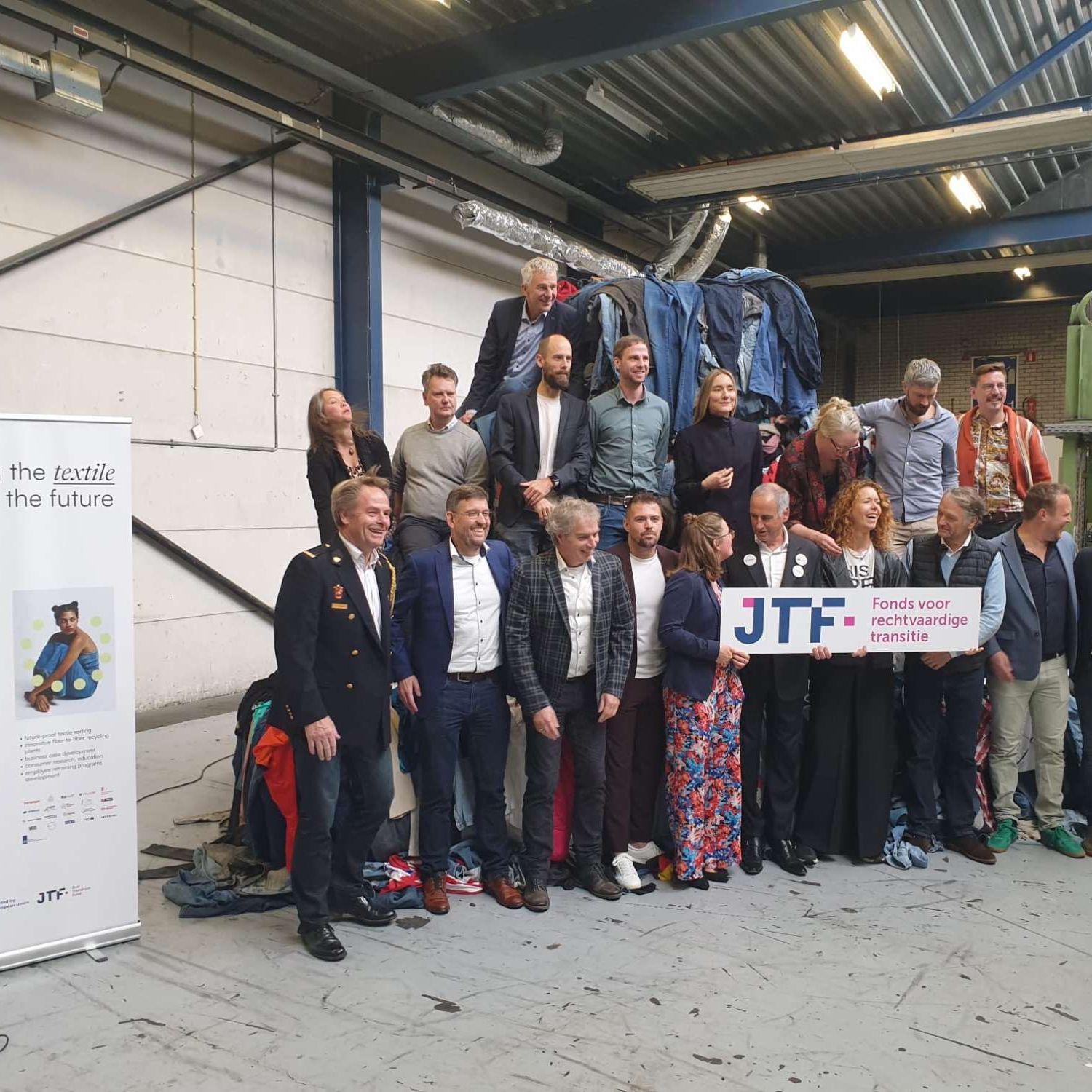 DIS consortium group photo (2)