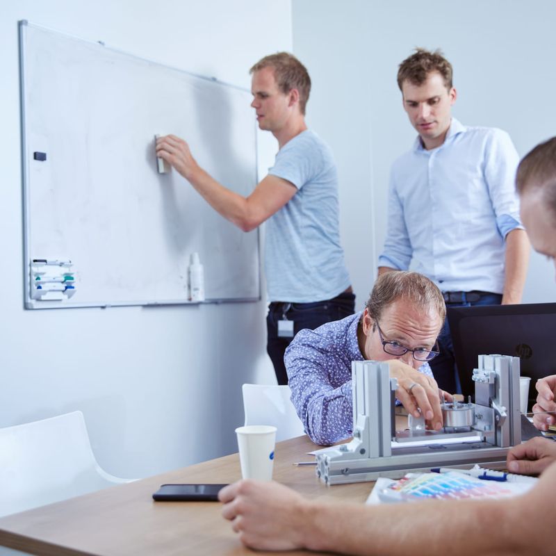 demcon-engineers-building-system