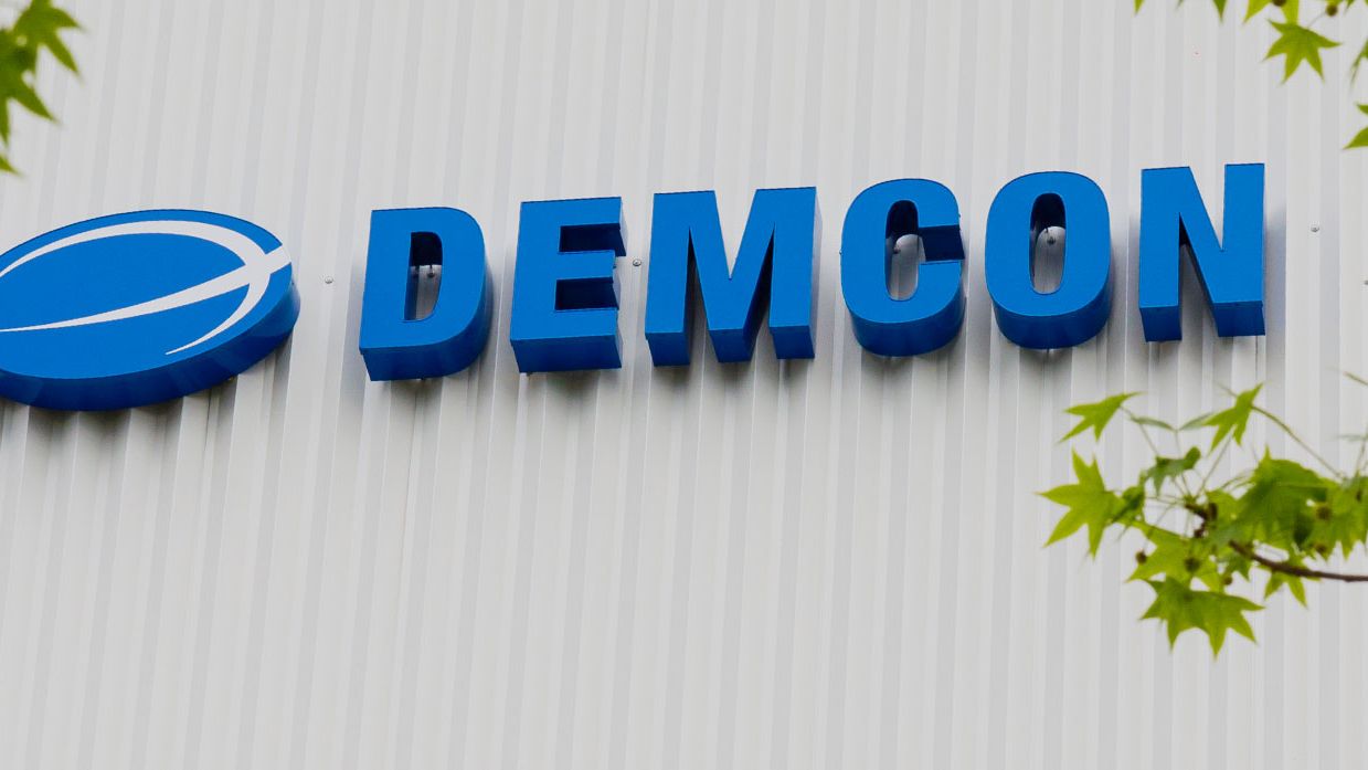 demcon-logo-on-building